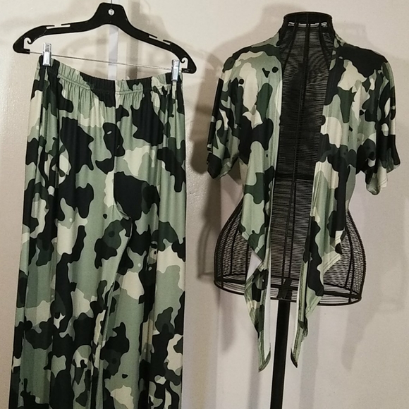 Wide Leg Camouflage Pants Set - Picture 2 of 10